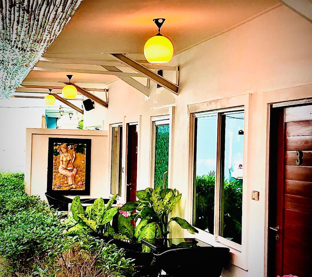 Koh Larn White House Hotel Bagian luar foto