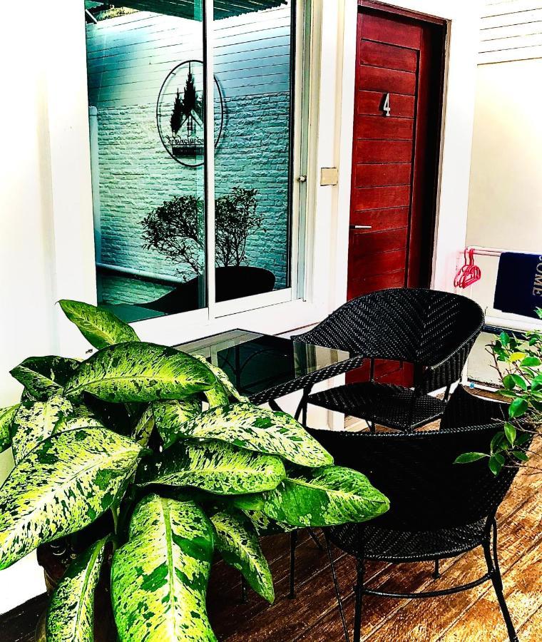 Koh Larn White House Hotel Bagian luar foto