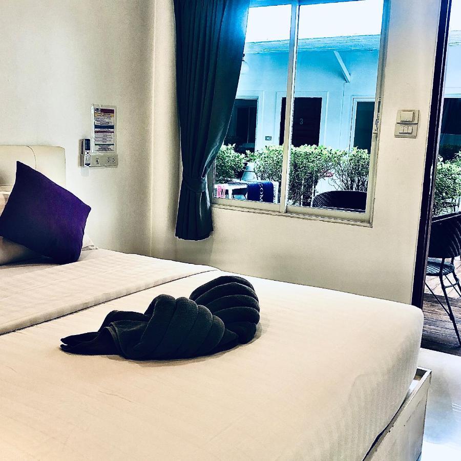 Koh Larn White House Hotel Bagian luar foto