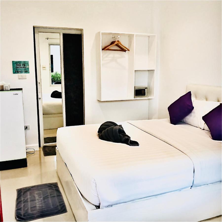 Koh Larn White House Hotel Bagian luar foto