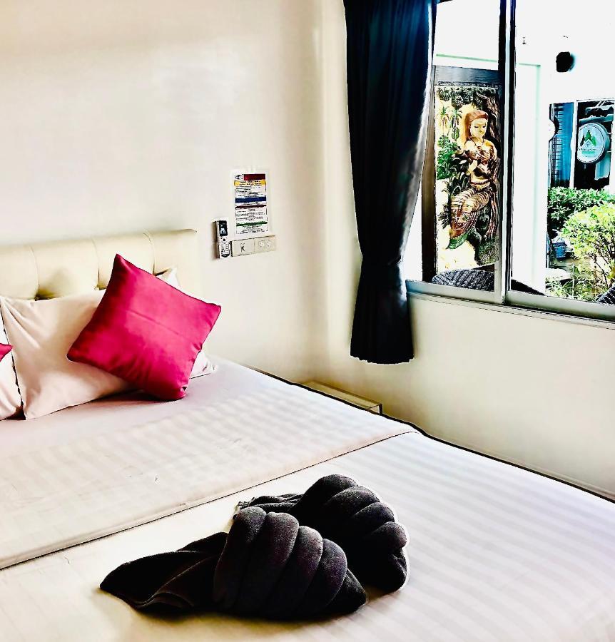 Koh Larn White House Hotel Bagian luar foto