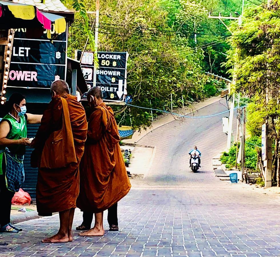 Koh Larn White House Hotel Bagian luar foto