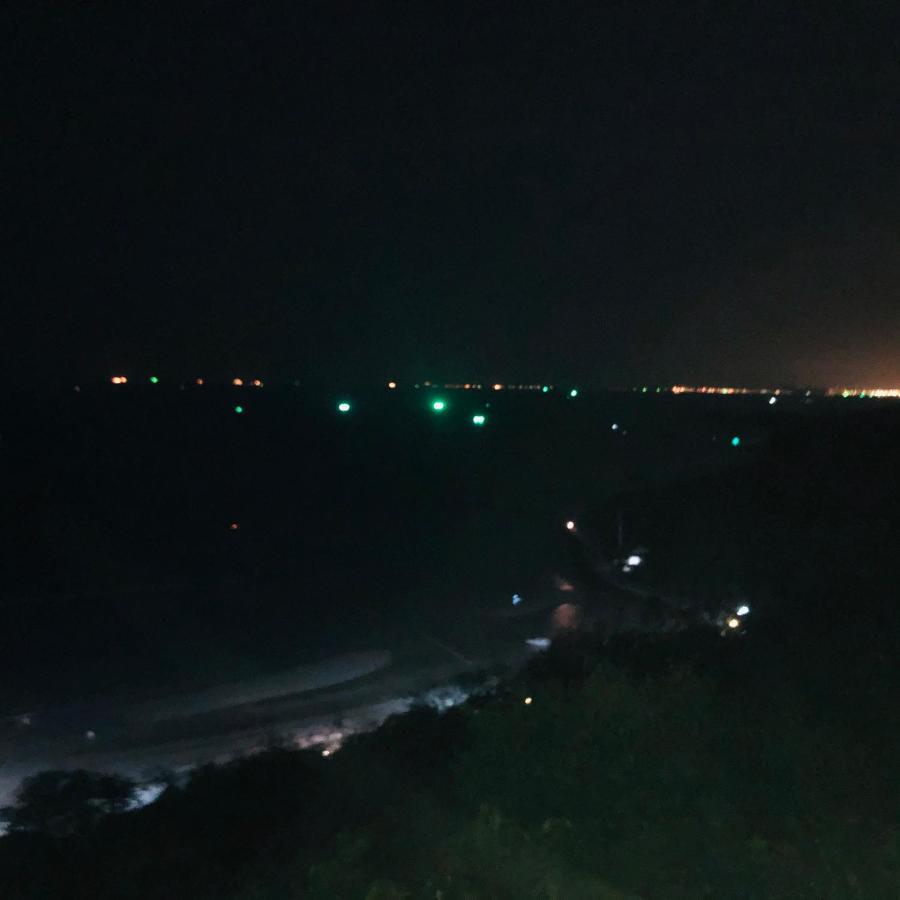 Koh Larn White House Hotel Bagian luar foto