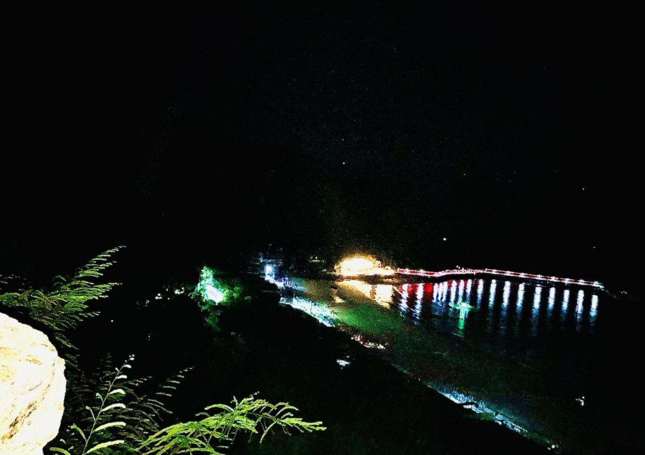 Koh Larn White House Hotel Bagian luar foto