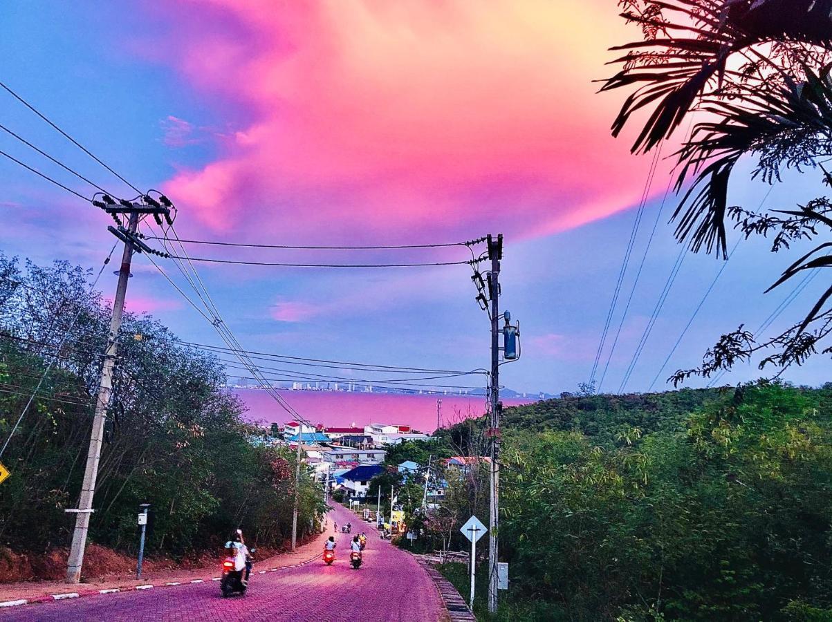 Koh Larn White House Hotel Bagian luar foto