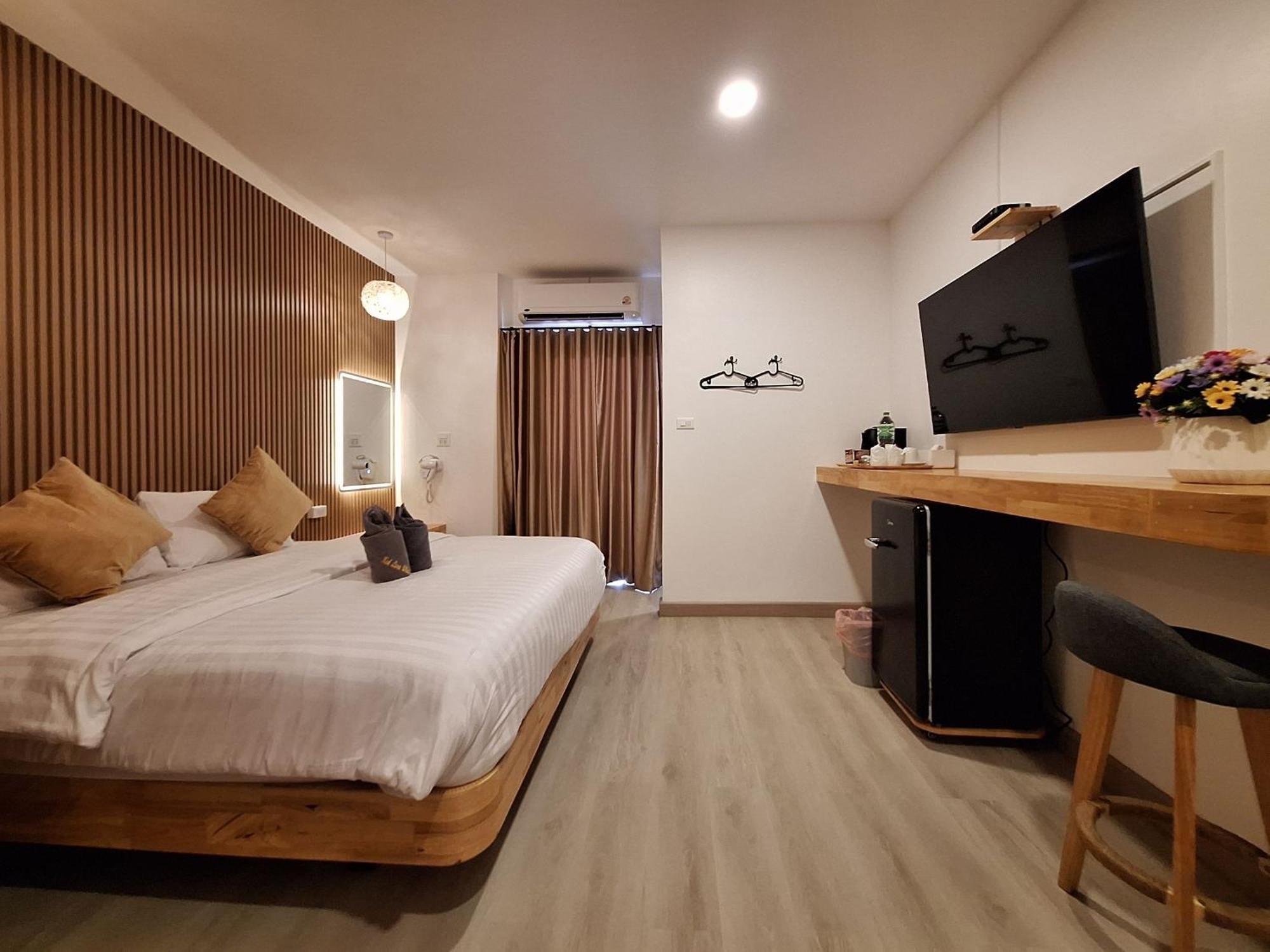Koh Larn White House Hotel Bagian luar foto