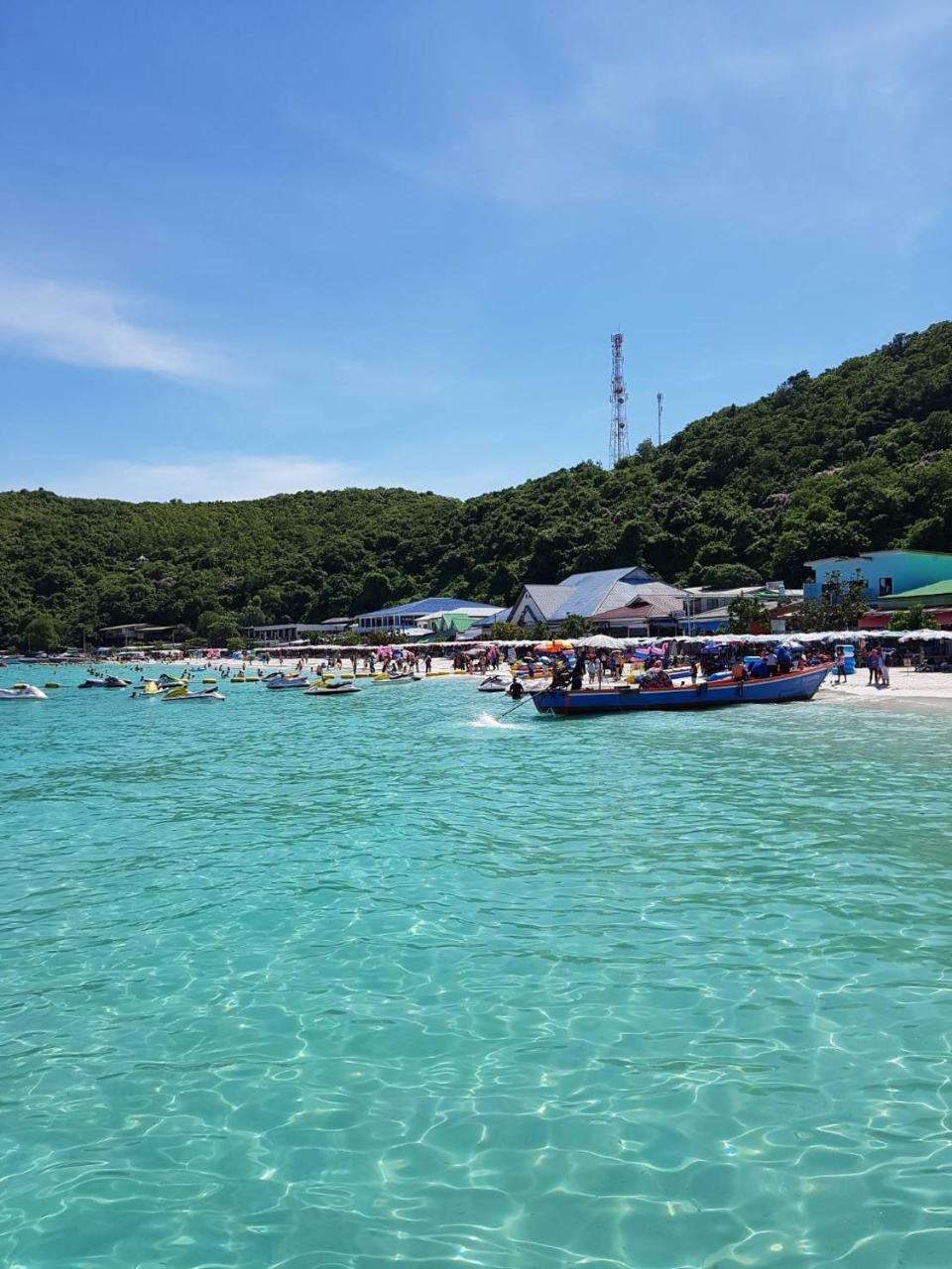 Koh Larn White House Hotel Bagian luar foto